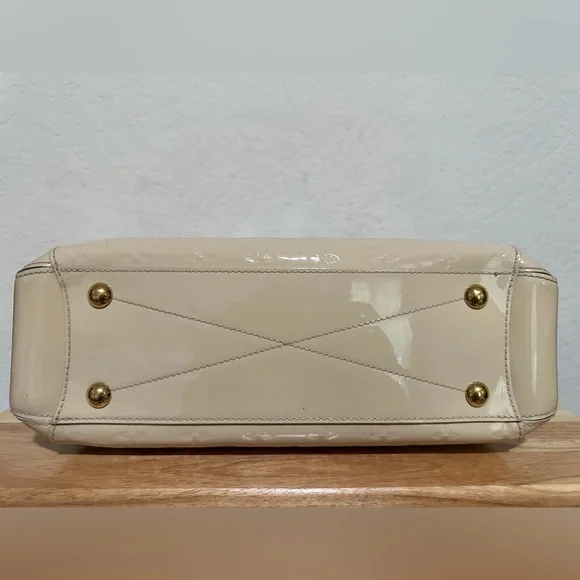 Louis Vuitton Monogram Vernis Montaigne - Patent Leather - Picture 3 of 13